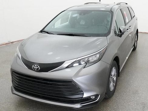 New 2026 Toyota Sienna XLE image 16