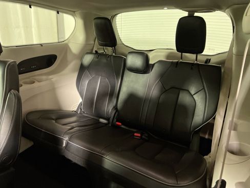 Used 2020 Chrysler Pacifica Limited image 27