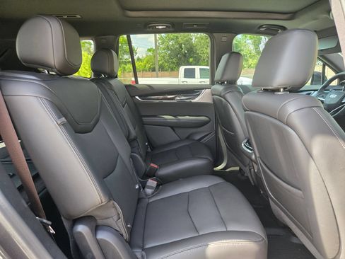 Used 2022 Cadillac XT6 Premium Luxury w/ Technology Package FWD image 25
