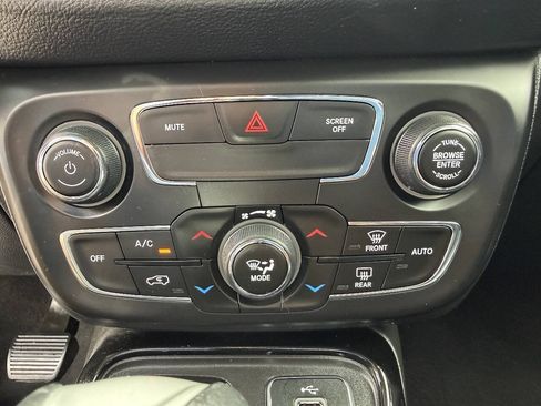 Used 2018 Jeep Compass Limited w/ Navigation Group AWD/4WD image 22