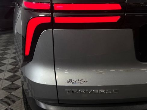 Used 2025 Chevrolet Traverse LT FWD image 13