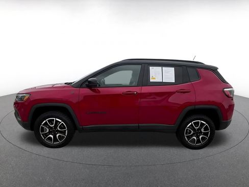 Used 2025 Jeep Compass Trailhawk AWD/4WD image 9