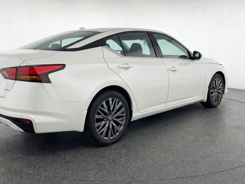 Used 2025 Nissan Altima 2.5 SV image 9