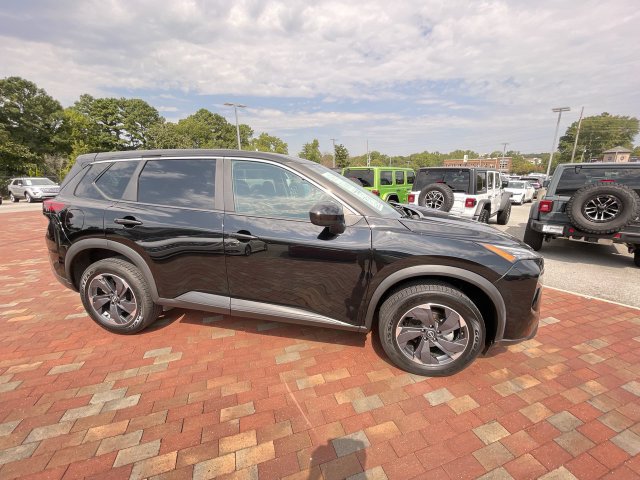 Used 2025 Nissan Rogue SV FWD image 36
