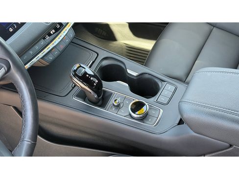 Used 2023 Cadillac XT4 Premium Luxury w/ Technology Package AWD/4WD image 11