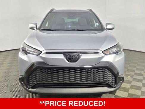 Used 2024 Toyota Corolla Cross SE image 2