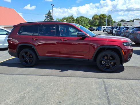 Used 2024 Jeep Grand Cherokee L Laredo AWD/4WD image 4