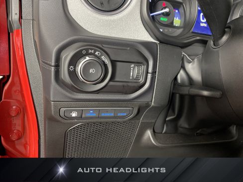Used 2025 Jeep Wrangler Unlimited Sahara AWD/4WD image 24
