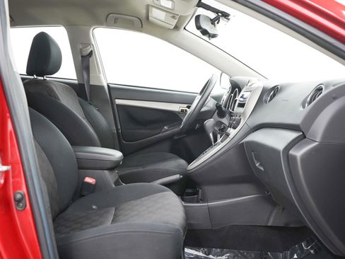 Used 2009 Pontiac Vibe w/ Preferred Package FWD image 11