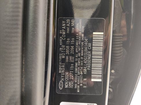 Used 2025 Hyundai Elantra SE FWD image 33