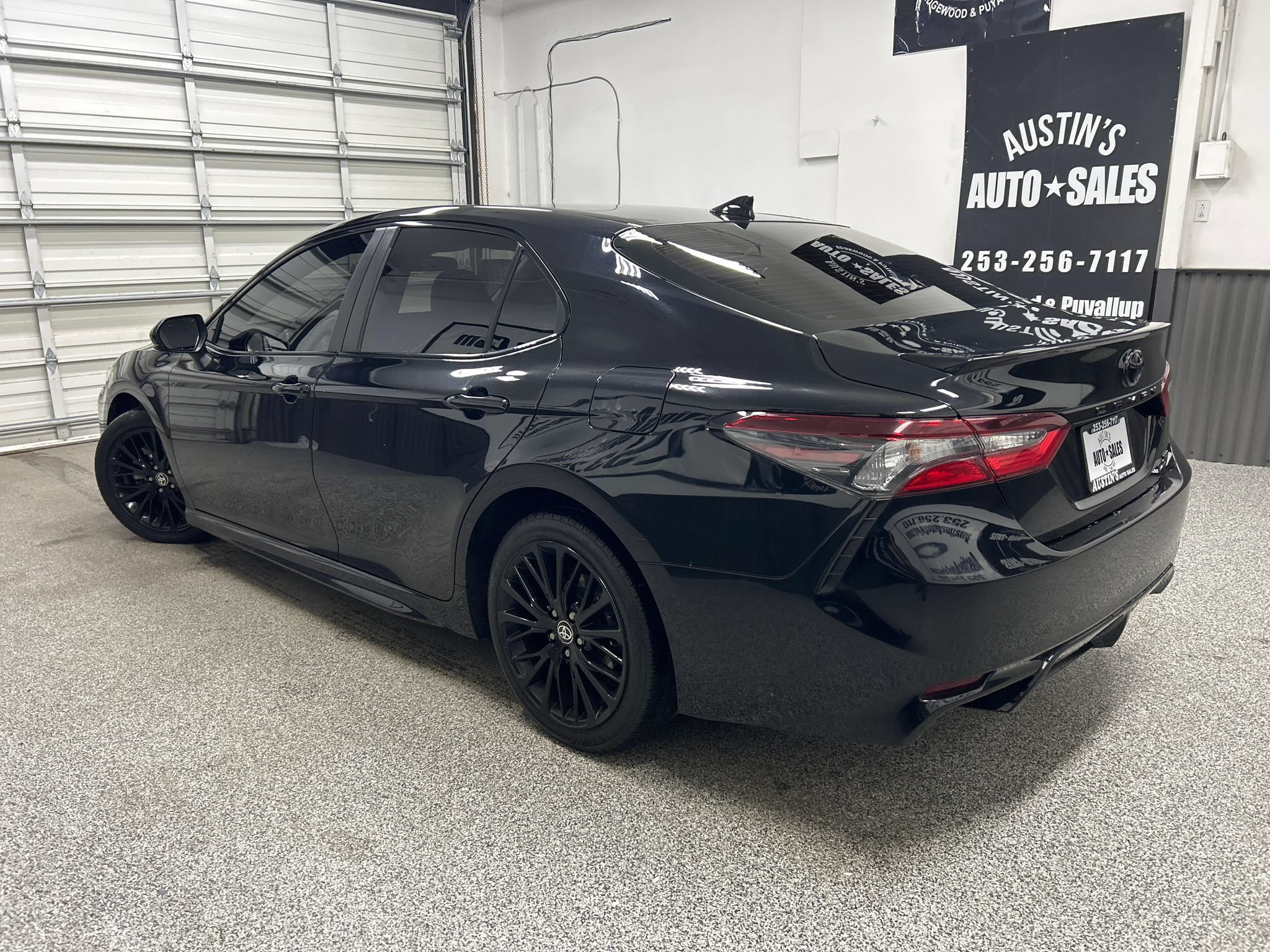 Used 2021 Toyota Camry SE AWD/4WD image 4