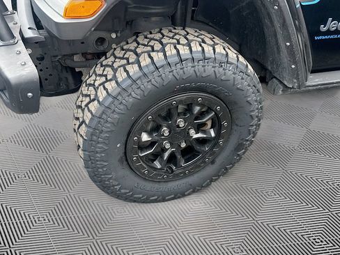 Used 2023 Jeep Wrangler Unlimited Rubicon 4xe AWD/4WD image 34