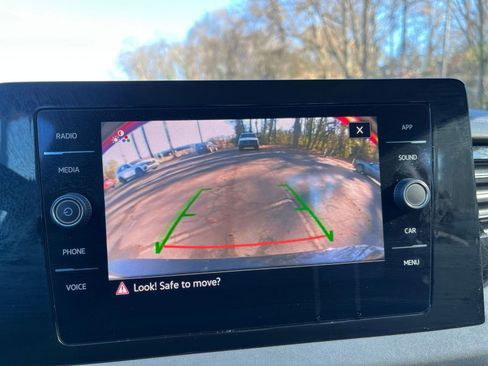 Used 2025 Volkswagen Jetta SE image 23