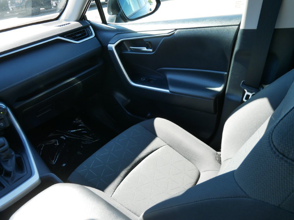 Used 2021 Toyota RAV4 XLE w/ Convenience Package AWD/4WD image 16
