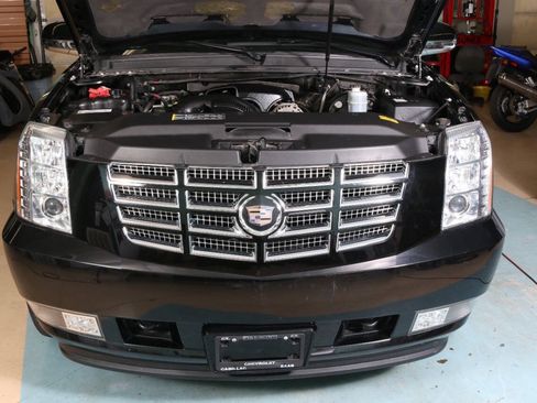 Used 2007 Cadillac Escalade AWD w/ Information Package image 8