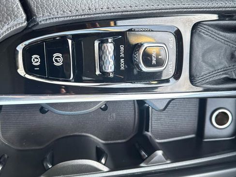 Used 2017 Volvo V90 T6 Cross Country image 34