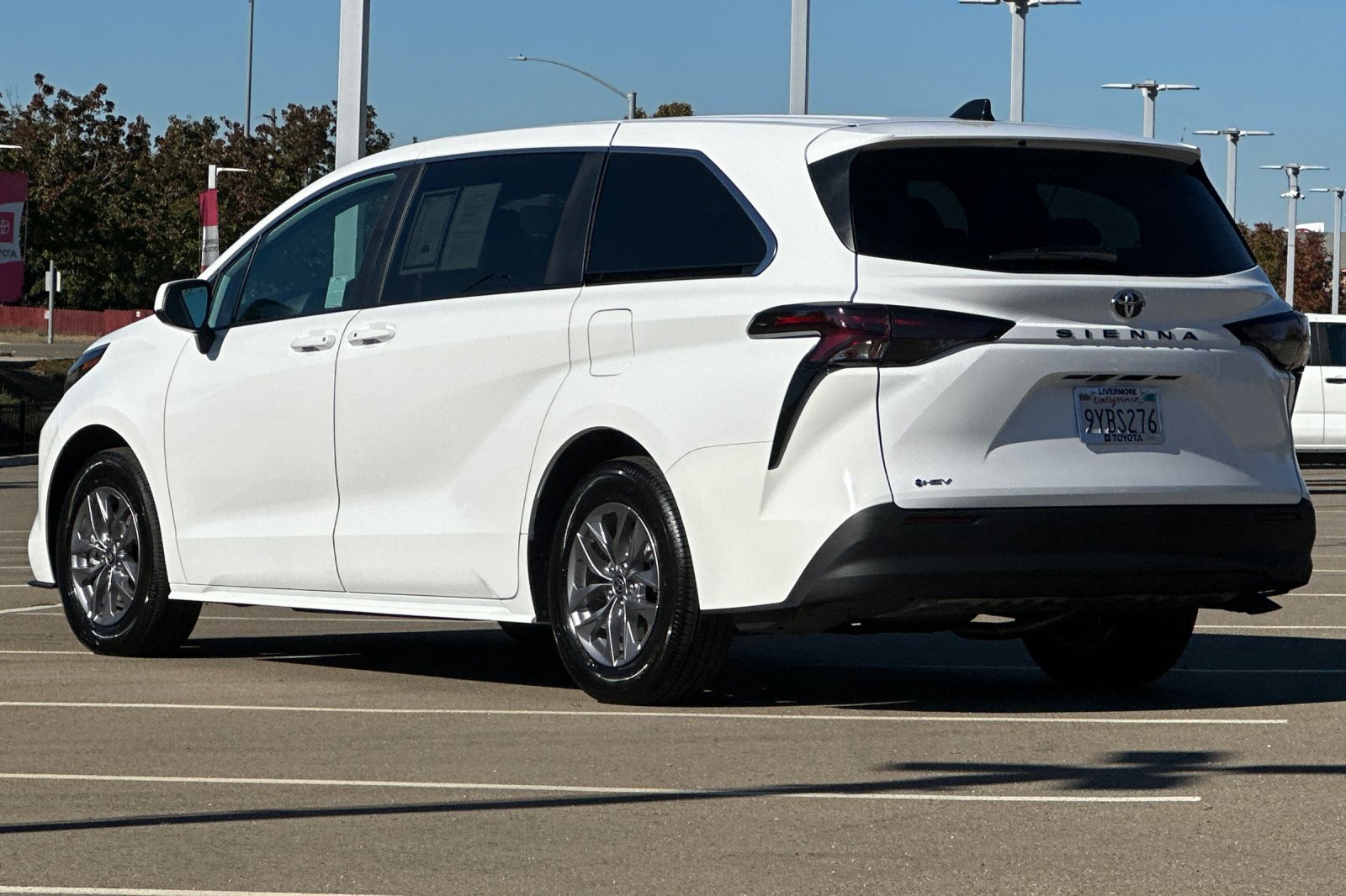 Certified 2026 Toyota Sienna LE FWD image 6