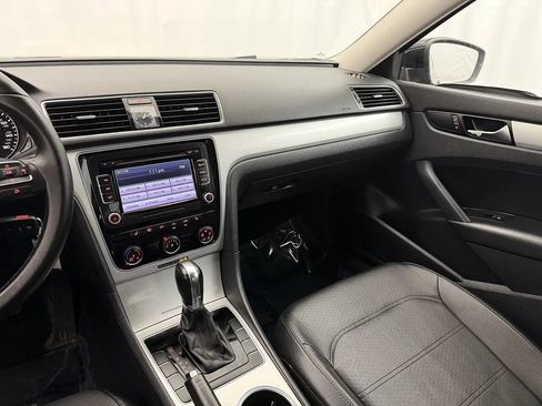 Used 2013 Volkswagen Passat 2.5 SE FWD image 12