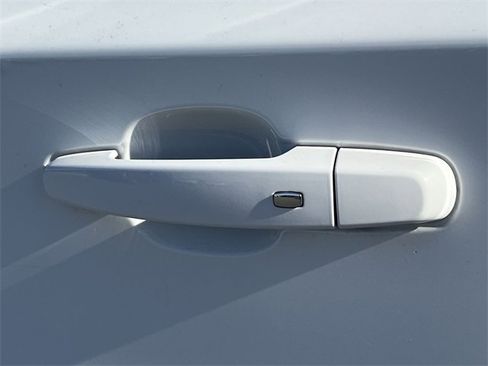 Used 2023 Chevrolet Traverse LS image 39