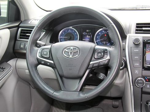 Used 2017 Toyota Camry XLE w/ Moonroof Package image 11