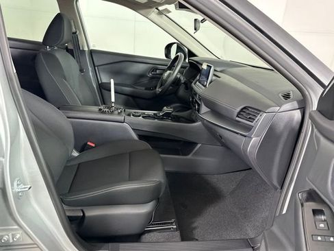 Certified 2025 Nissan Rogue S image 28