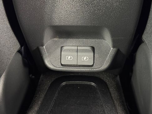 Used 2025 Nissan Leaf S image 27