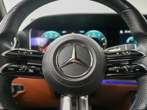 Used 2022 Mercedes-Benz E 450 4MATIC Cabriolet image 24
