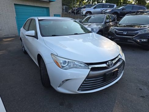 Used 2015 Toyota Camry LE FWD image 5