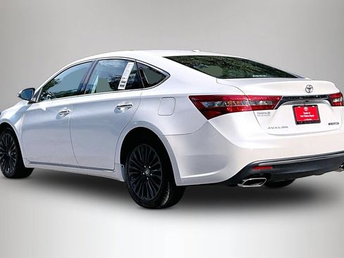 Used 2017 Toyota Avalon Touring FWD image 4
