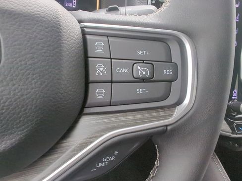 Used 2024 Jeep Wagoneer L Series III w/ Flexible Seating Group AWD/4WD image 40