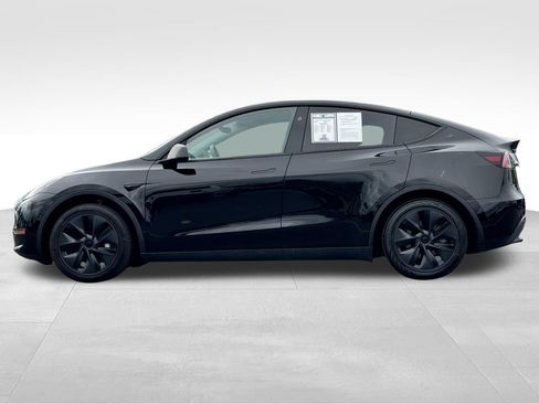 Used 2025 Tesla Model Y Long Range RWD image 4