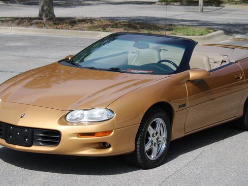 Used 1998 Chevrolet Camaro Z28 RWD image 7