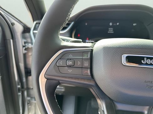 New 2025 Jeep Grand Cherokee Altitude image 29