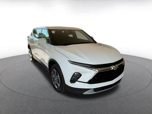 Used 2026 Chevrolet Blazer LT FWD image 3