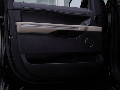 Used 2022 Ford Expedition Max Limited image 15