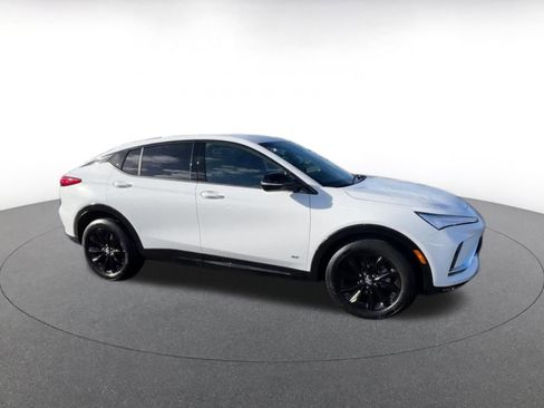 Used 2025 Buick Envista Sport Touring image 2