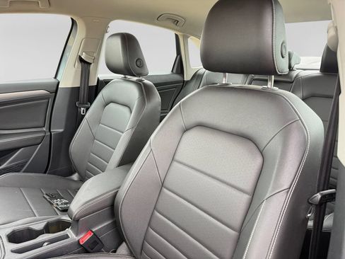 Used 2024 Volkswagen Jetta SE FWD image 22
