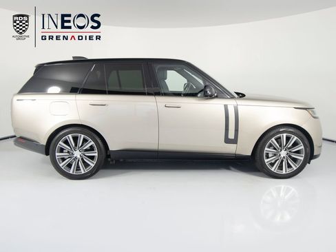Used 2023 Land Rover Range Rover SE AWD/4WD image 5