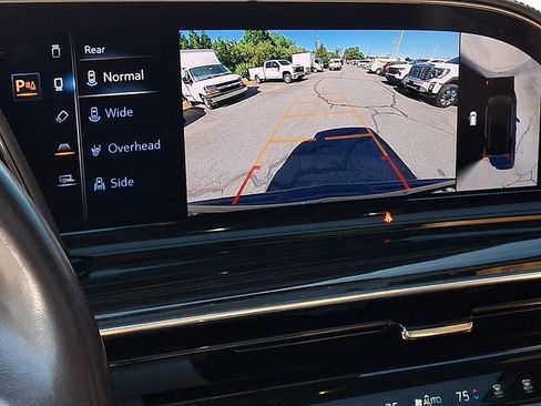 Used 2022 Cadillac Escalade Premium Luxury AWD/4WD image 16