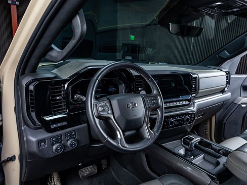 Used 2022 Chevrolet Silverado 1500 ZR2 w/ Technology Package image 17