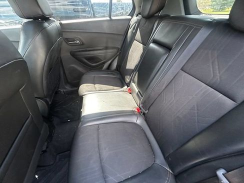Used 2017 Chevrolet Trax LT w/ Sun & Sound Package FWD image 9