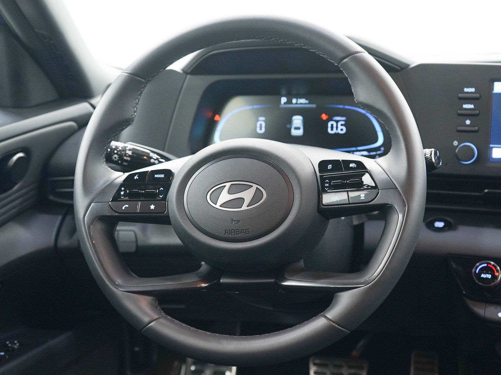 Certified 2026 Hyundai Elantra SEL Sport Premium FWD image 15