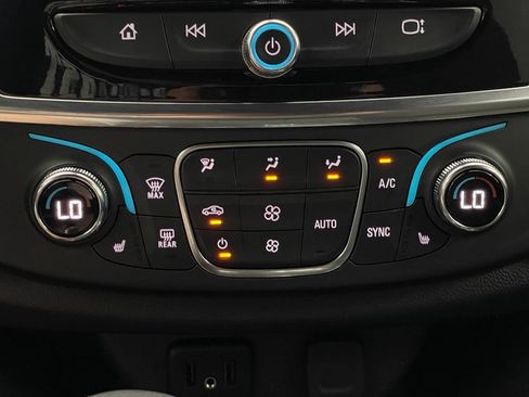 Used 2023 Chevrolet Traverse LT FWD image 27
