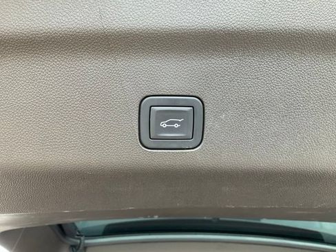 Used 2025 Chevrolet Suburban LT w/ Comfort Package AWD/4WD image 20