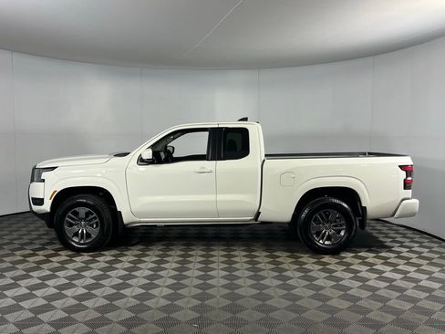 Used 2025 Nissan Frontier SV image 8