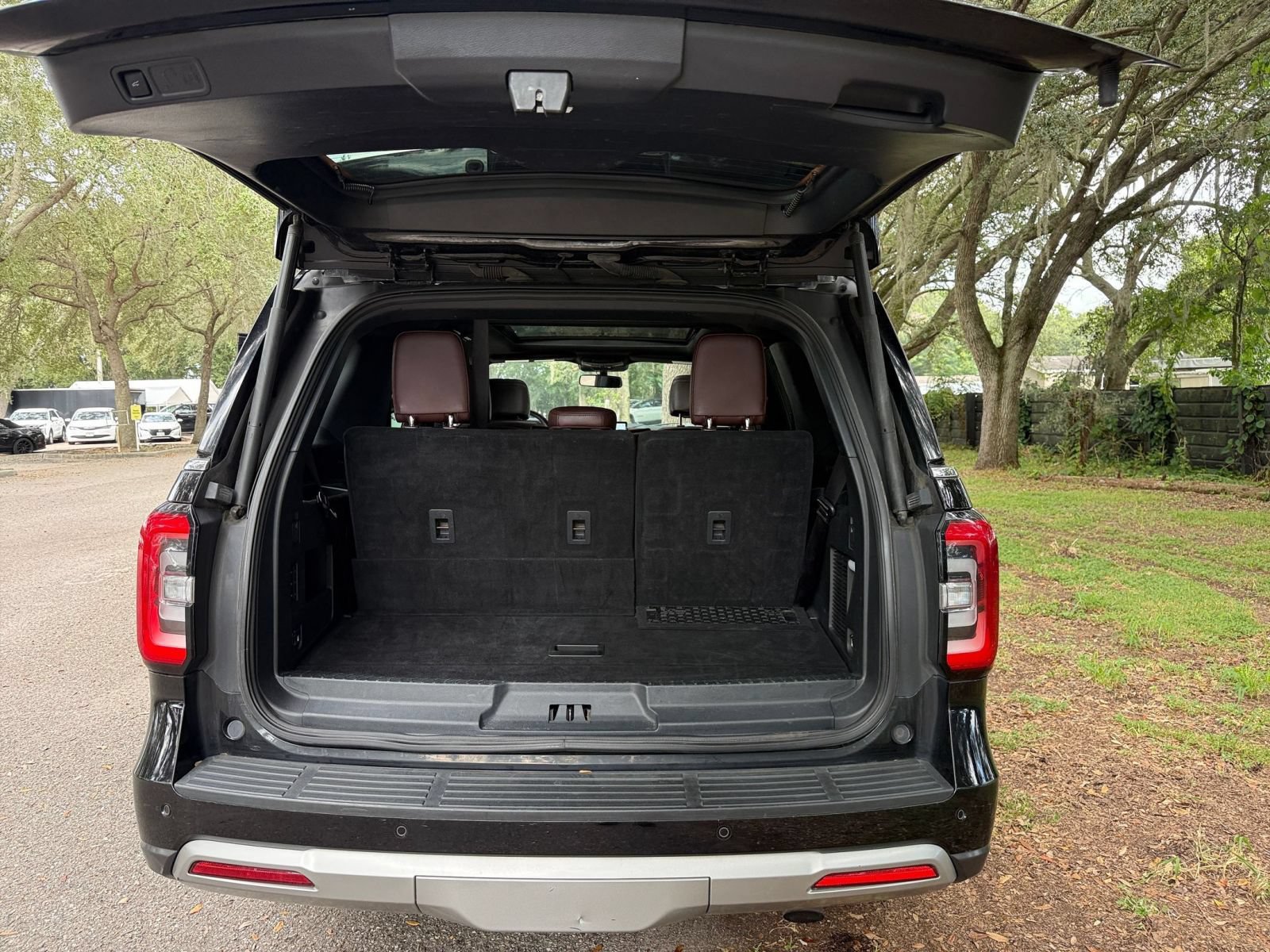 Used 2024 Ford Expedition Limited AWD/4WD image 32