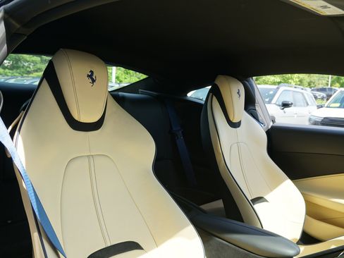 Used 2022 Ferrari Roma RWD image 18
