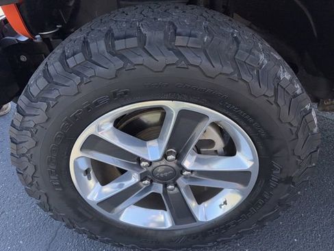 Used 2018 Jeep Wrangler Unlimited Sahara image 29