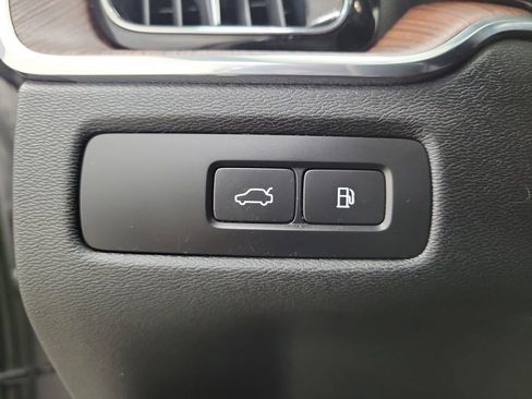 Certified 2023 Volvo XC60 T8 Plus w/ Climate Package image 33