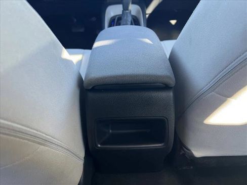 Used 2020 Toyota Corolla L image 18